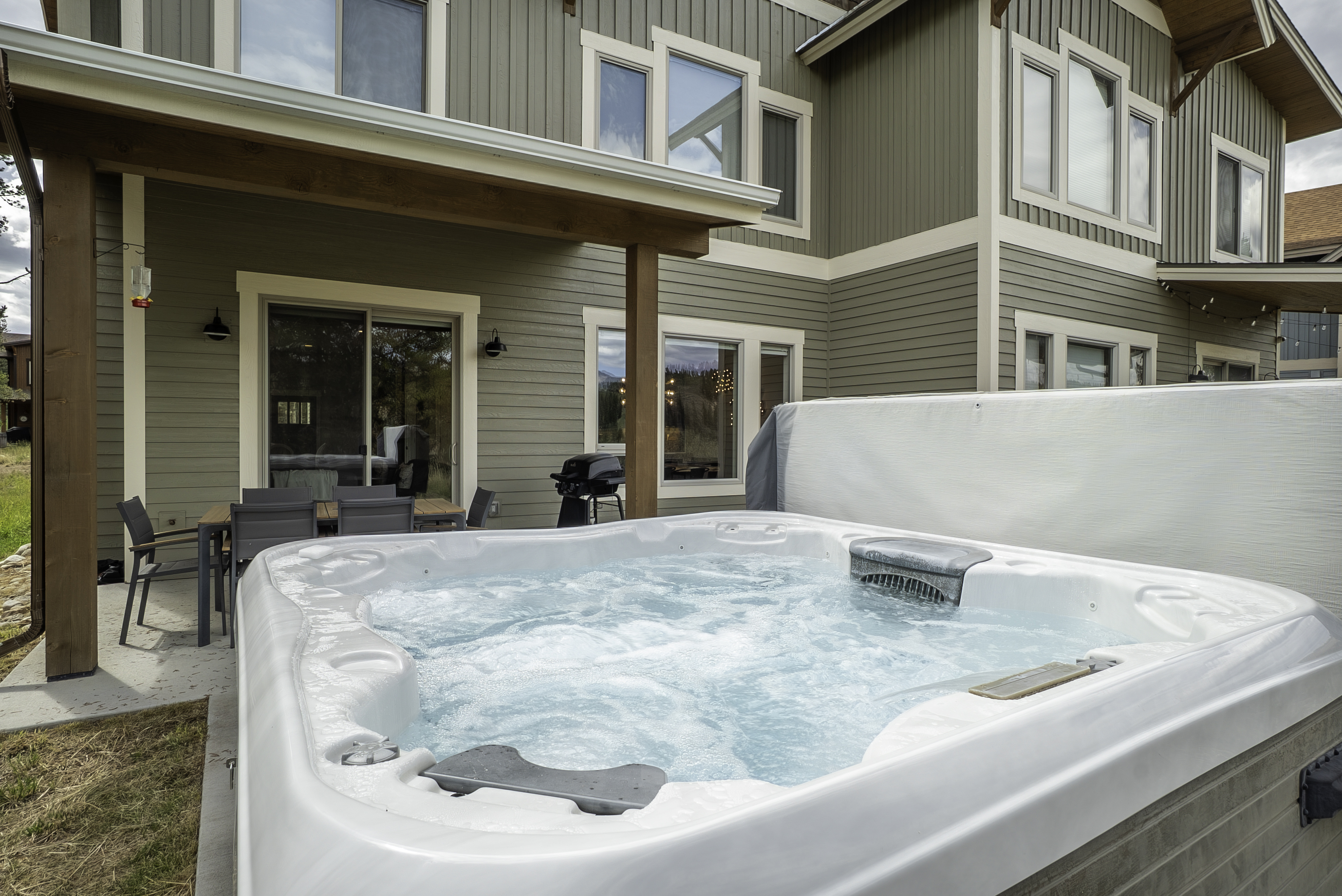 Luxury Grand Park Retreat with Private Hot Tub | Photo 3