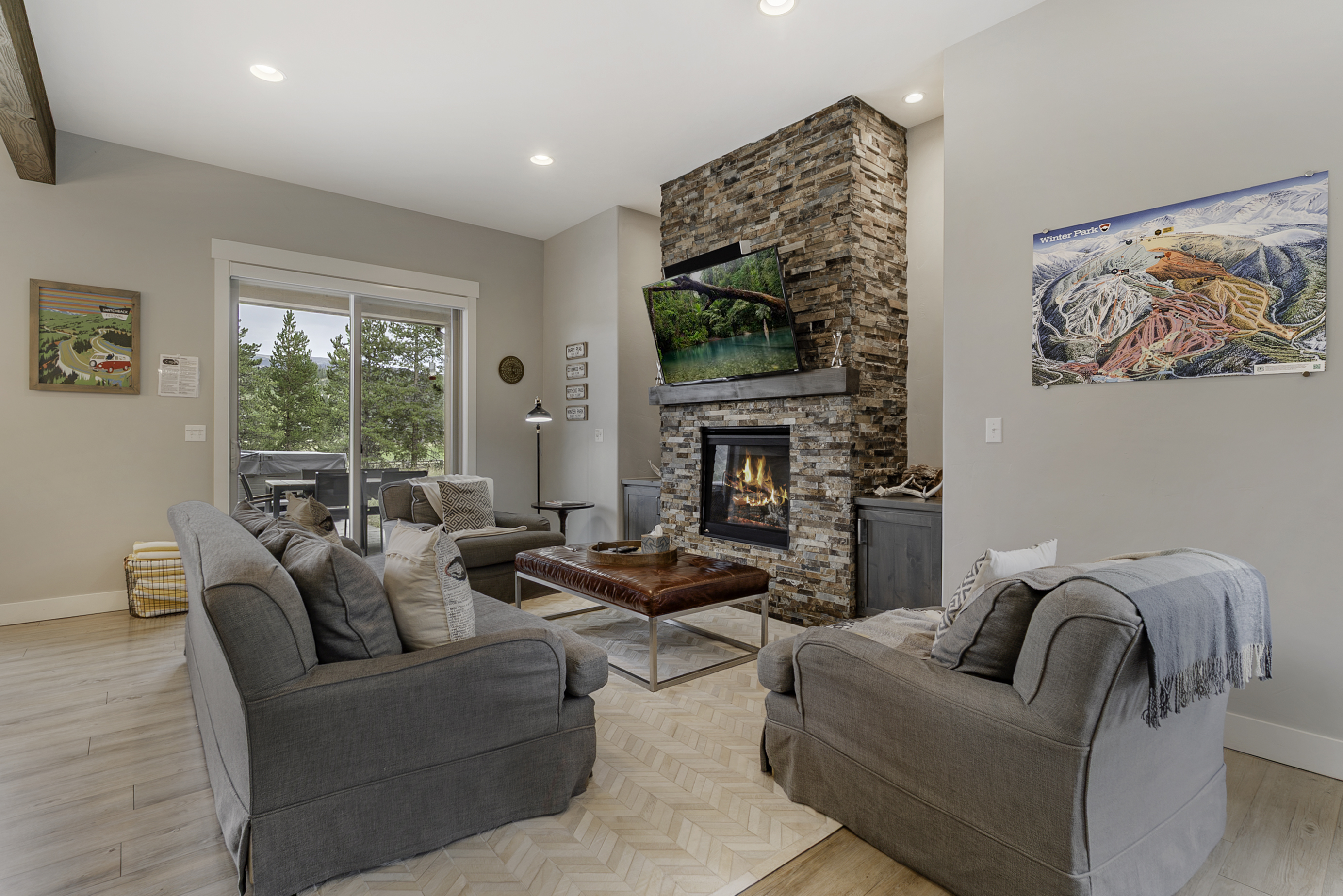 Luxury Grand Park Retreat with Private Hot Tub 4