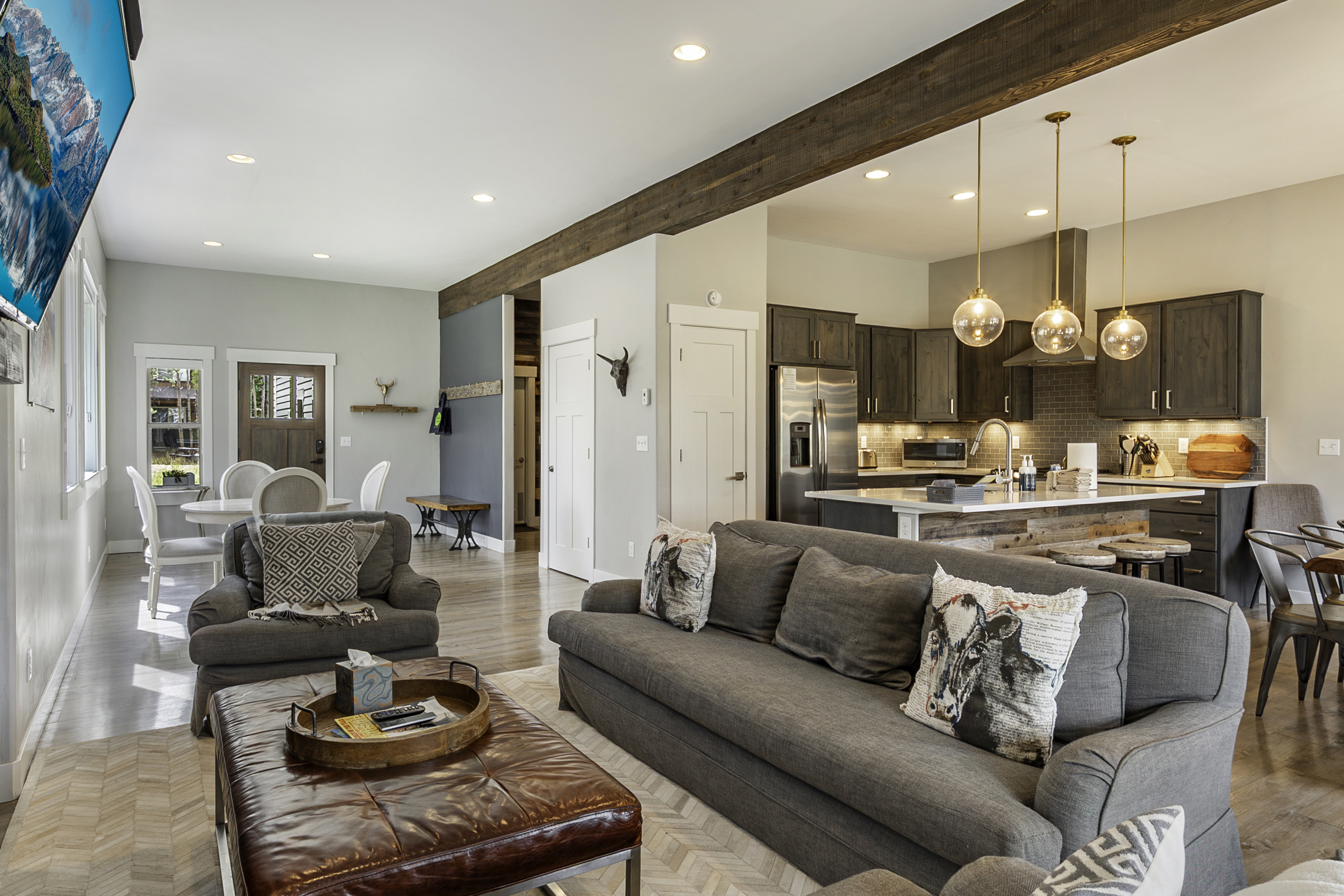 Luxury Grand Park Retreat with Private Hot Tub 8