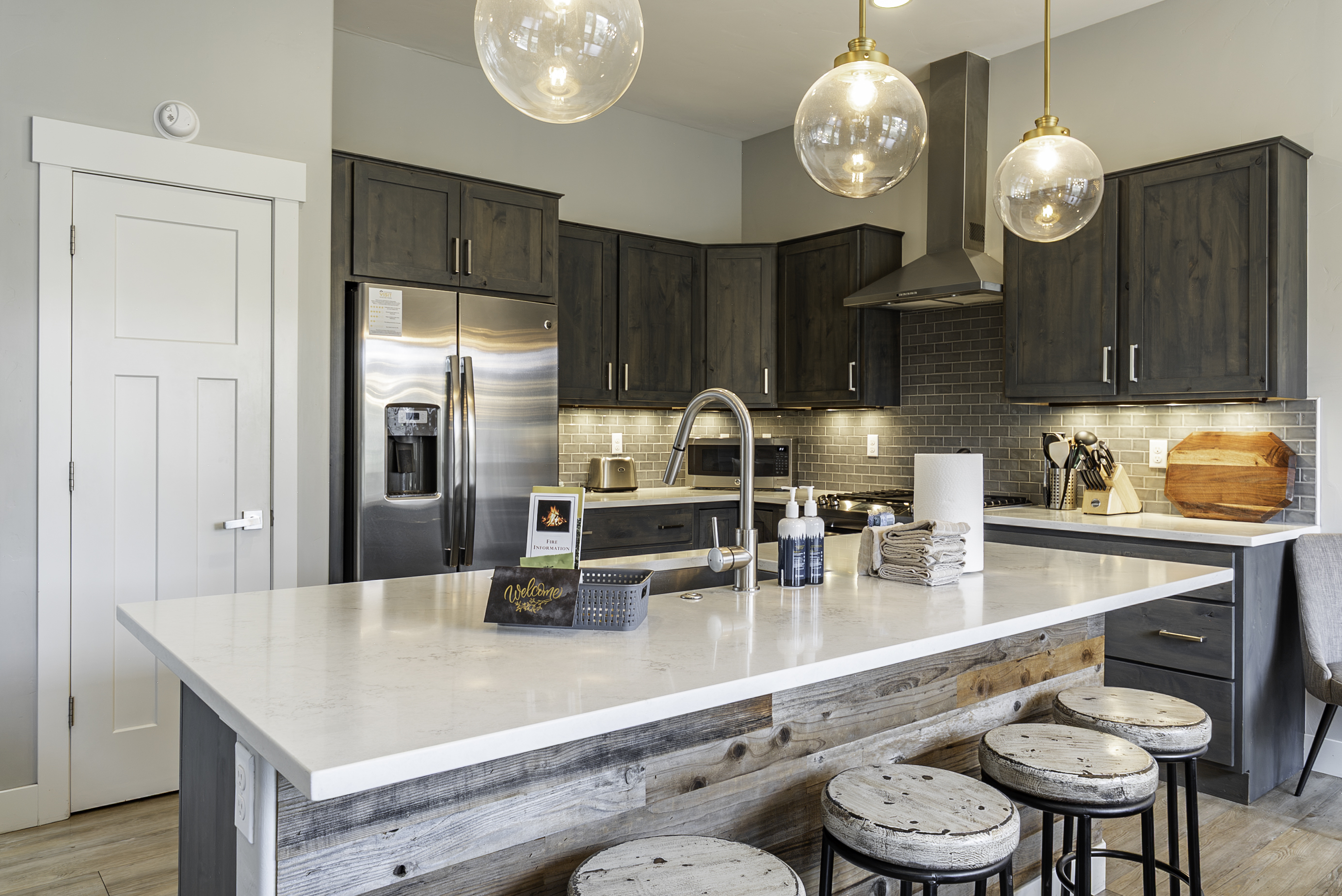 Luxury Grand Park Retreat with Private Hot Tub 9